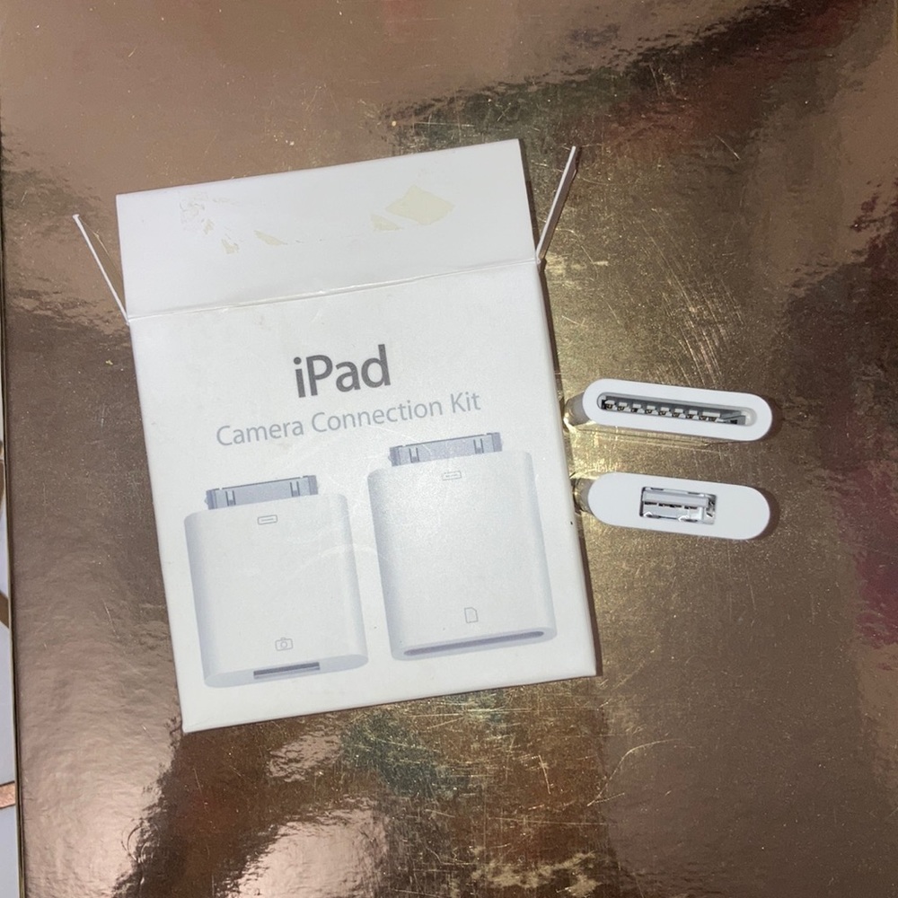 iPad camera connection kit. BRAND NEW. NEVER USED